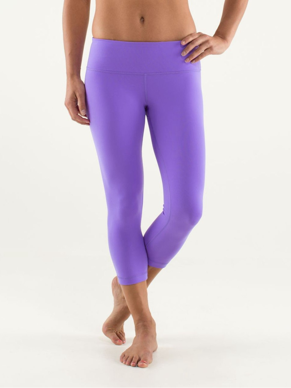 Lululemon Wunder Under Crop in Power Purple, size 6